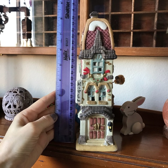 Christmas Hotel porcelain Statue Holiday - Picture 8 of 8